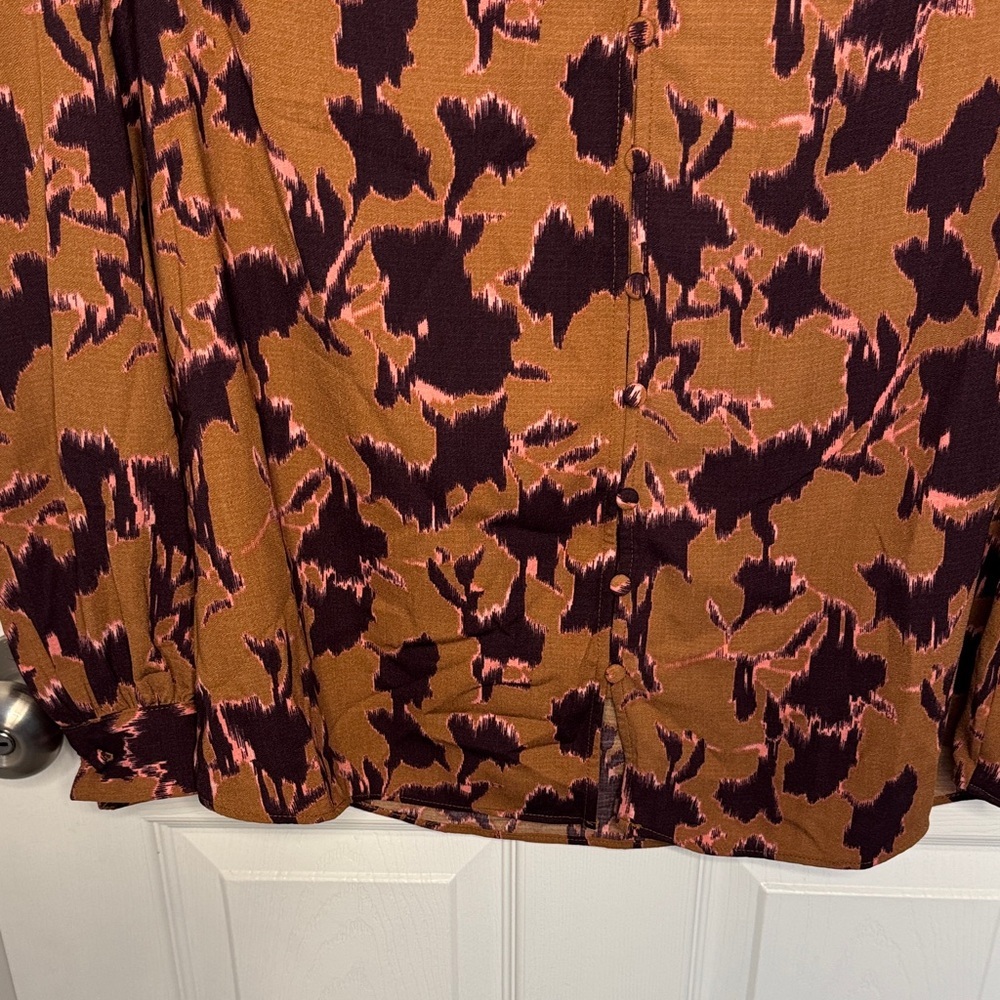 NWT Nine West Women's Brown Abstract Blouse - Picture 6 of 9